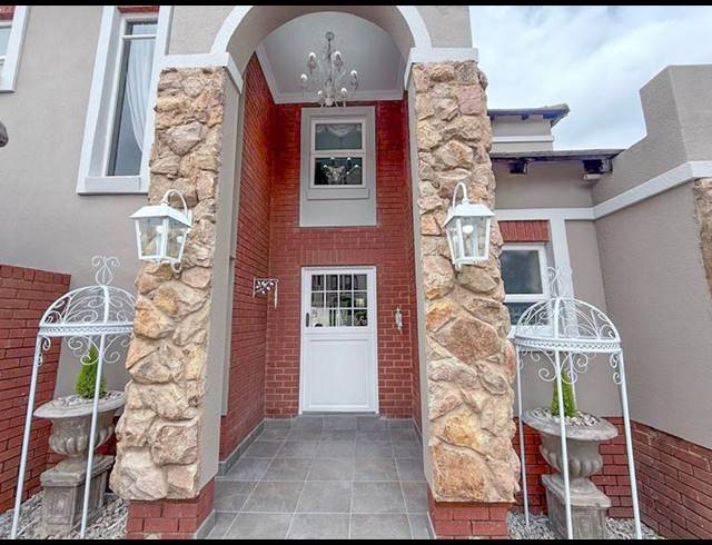 4 BEDROOM TOWNHOUSE FOR SALE IN MIDSTREAM ESTATE